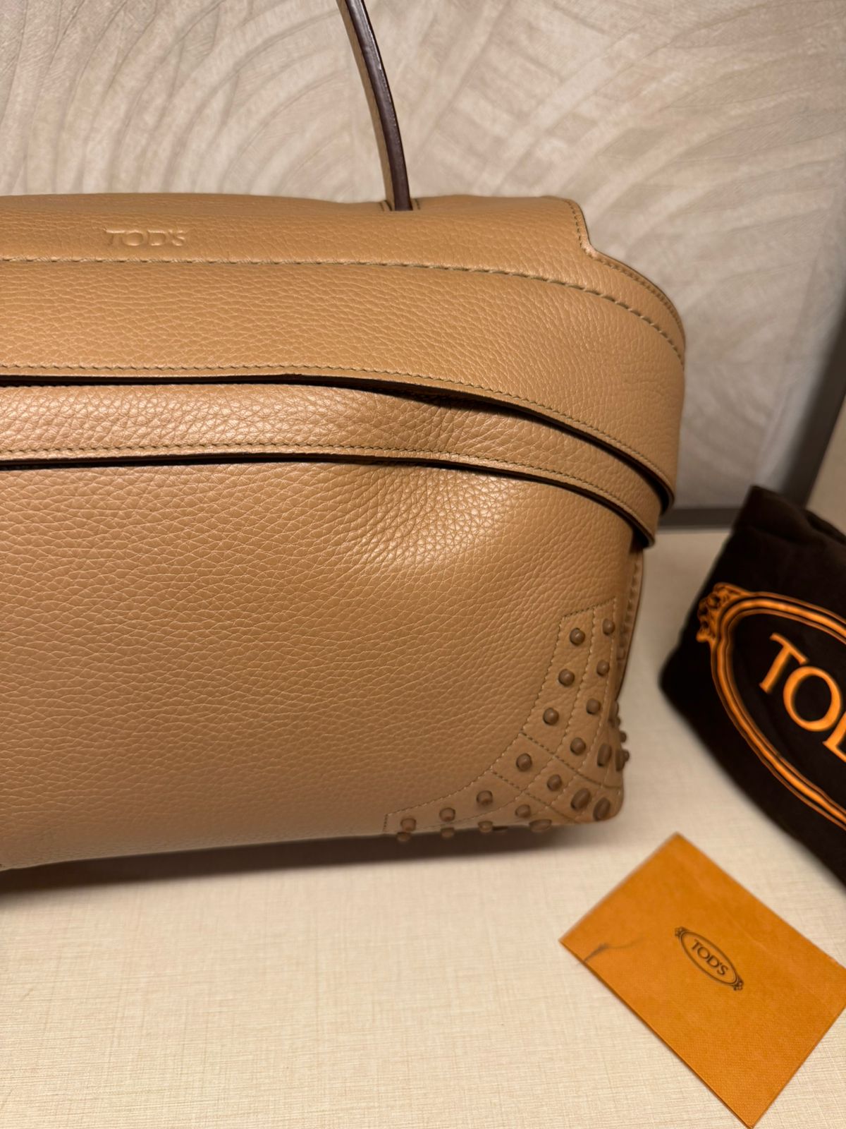 Tods Wave Medium
