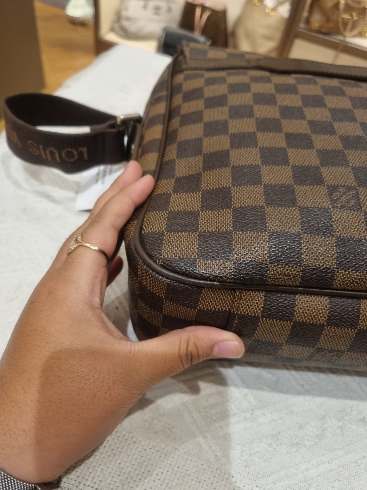 Louis Vuitton Mesenger Dam