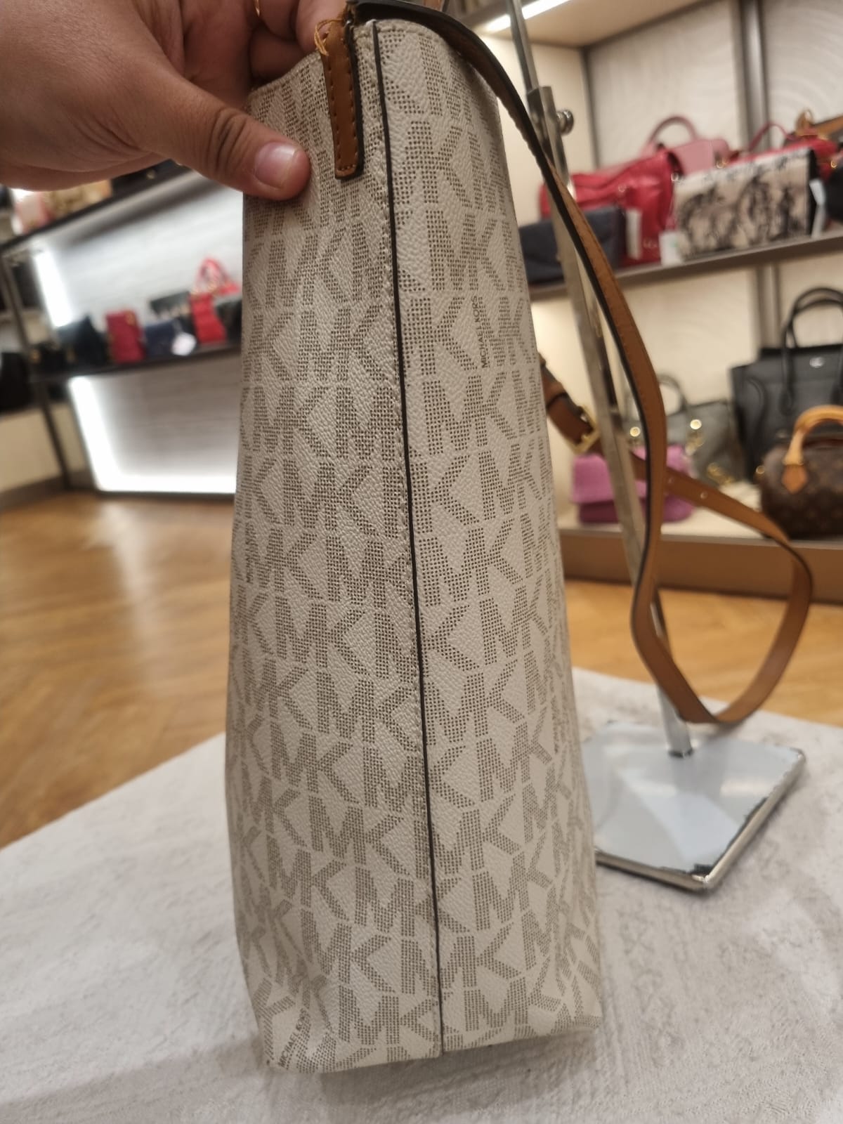 Michael Kors Totebag Vanilla Signature