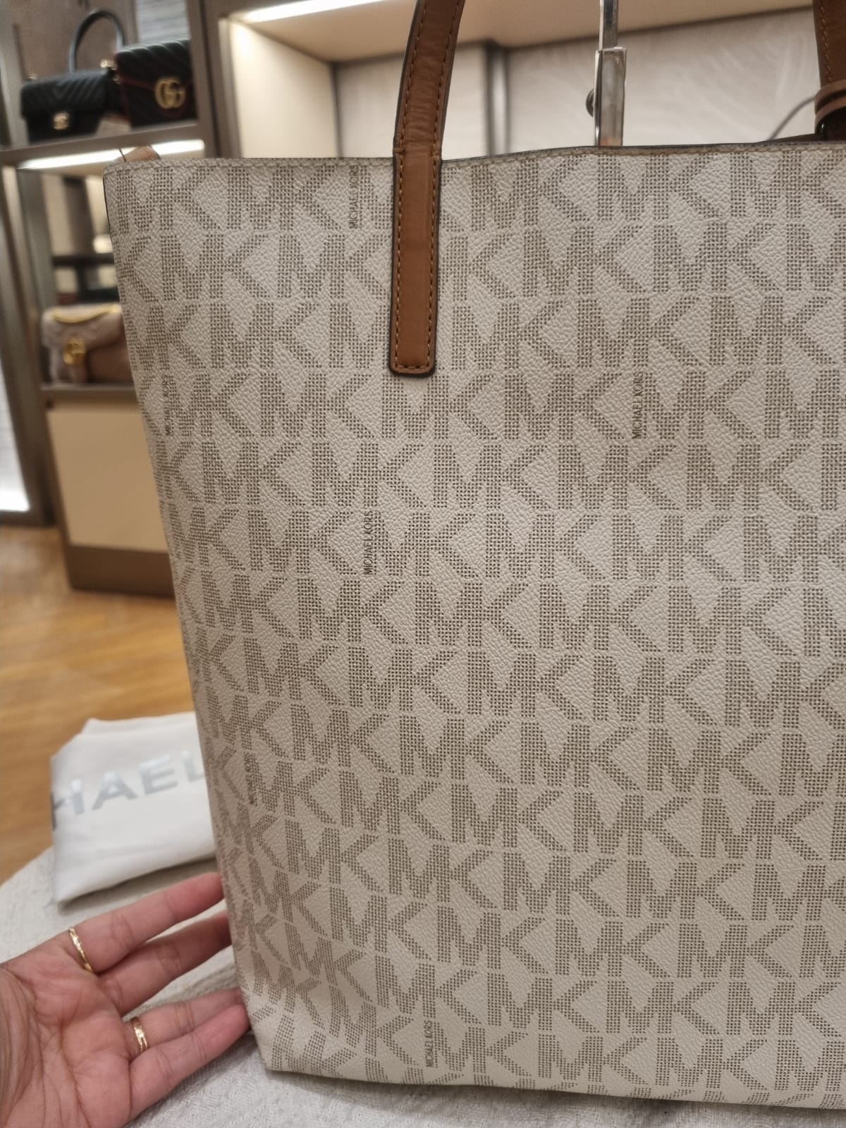 Michael Kors Totebag Vanilla Signature