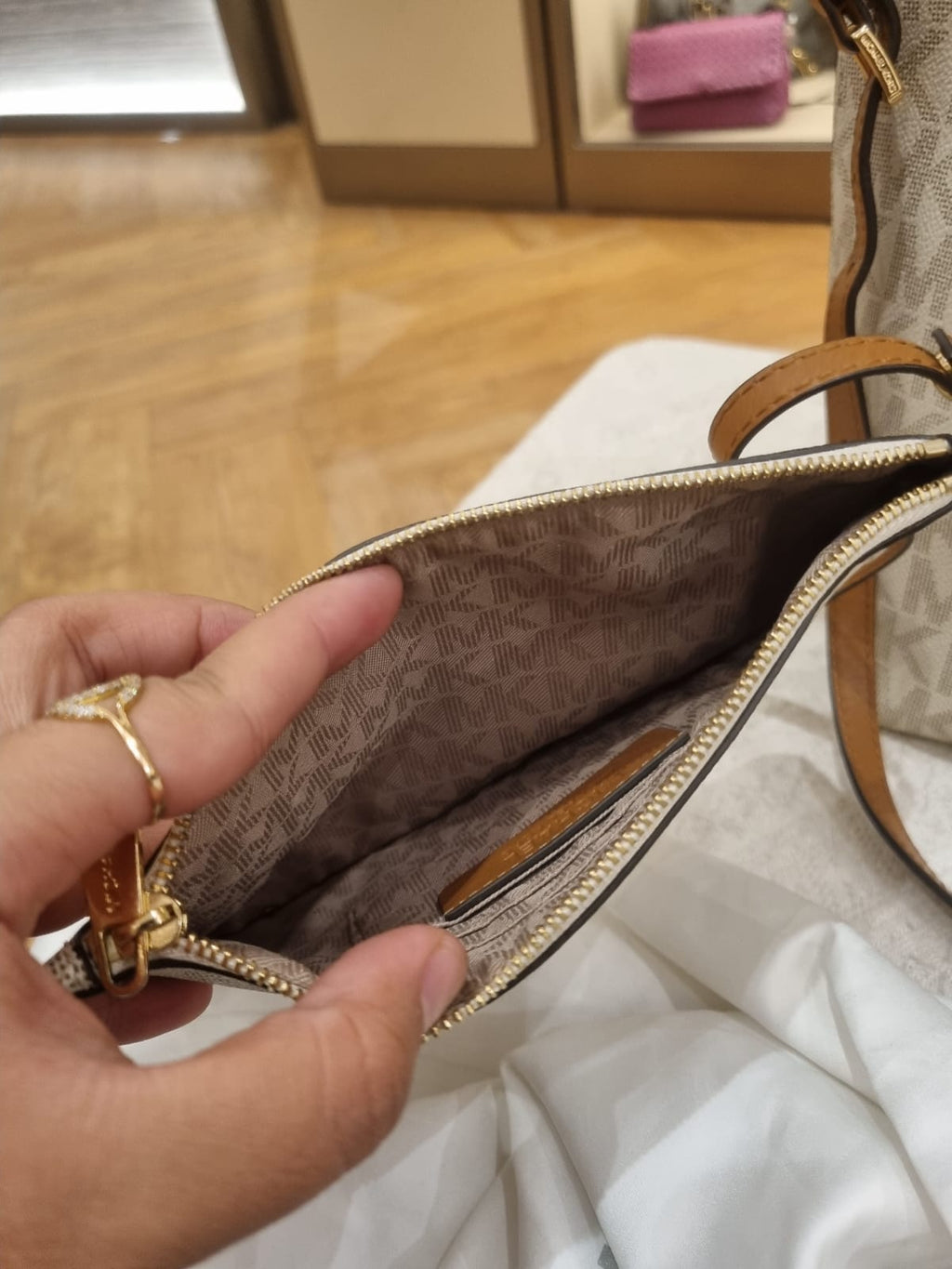 Michael Kors Totebag Vanilla Signature