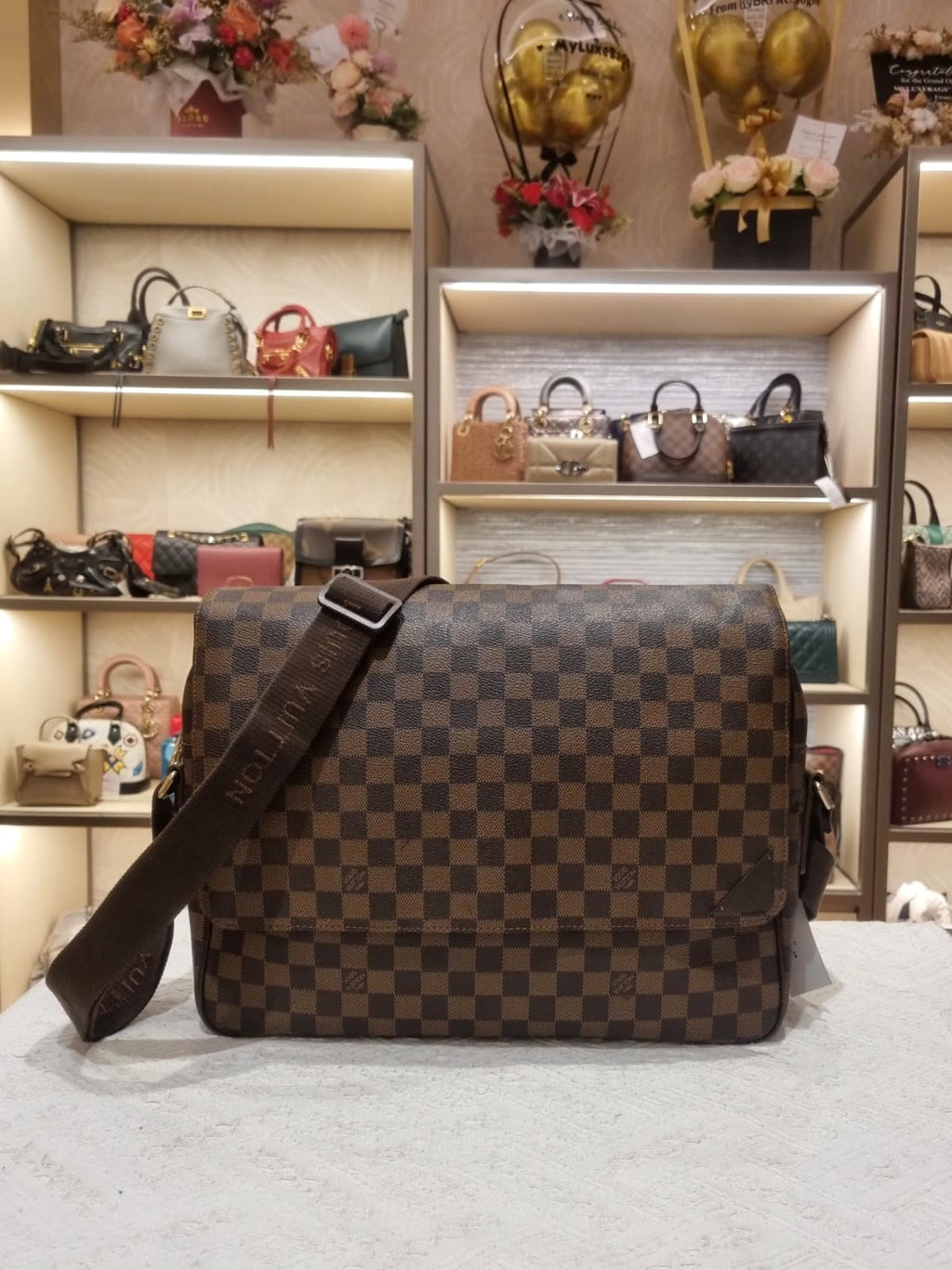 Louis Vuitton Mesenger Dam